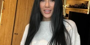 Provokon Bora Zemani, e çon bluzën lart dhe e kap…