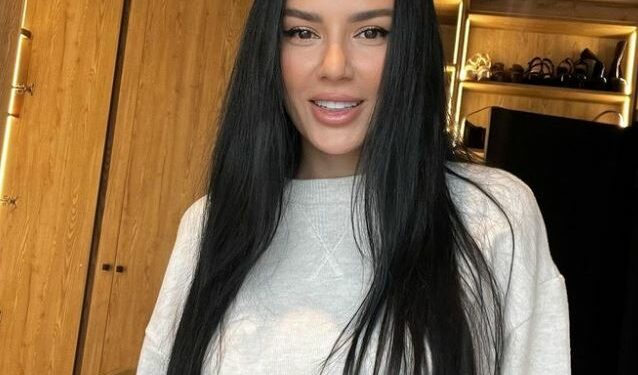 Provokon Bora Zemani, e çon bluzën lart dhe e kap…