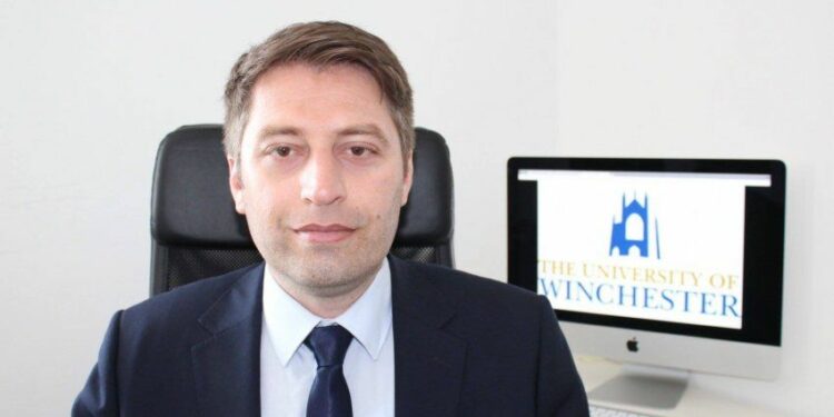 Njohësi i marrëdhënieve ndërkombëtare: Ka gjasa të ketë një marrëveshje edhe sot