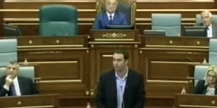 Koha kur Konjufca i kërkonte Thaçit garanci: Betohu që nuk do të ketë autonomi për veriun