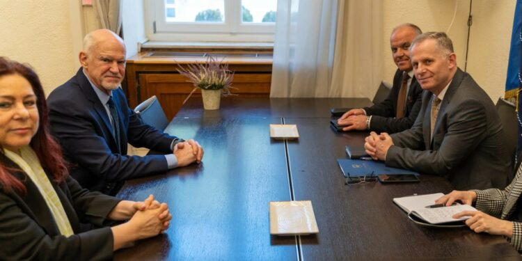 Bislimi takohet me deputetë nga Parlamenti i Greqisë, flasin për proceset e integrimit evropian të Kosovës
