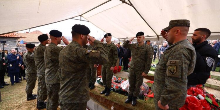 Me nderime të larta varroset ish-eprori i UÇK-së, Agron Haradinaj