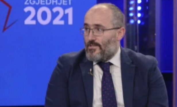 Baraliu fyen mediat: Një karrige speciale në ferr do t’u takojë gazetarëve nga Kosova