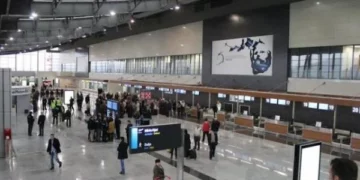 Rrahet polici në aeroportin “Adem Jashari”, dërgohet në QKUK