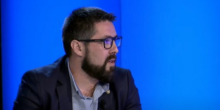 Dardan Krasniqi i VV-së: As luftë as paqe me opozitën, e kanë shkatërru Kosovën që 20 vjet