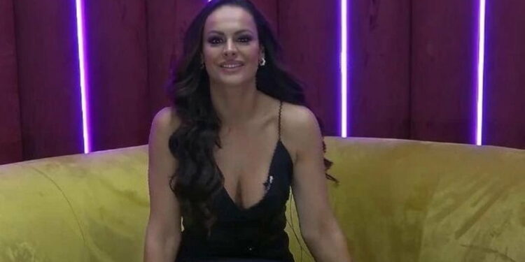 Xhuli Nura habit me deklaratën: Preferoj të flej e zhveshur