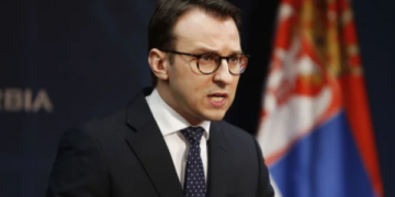 Kurti i bën nervozë në Beograd, Petkoviq: “Kush është ai t’i japë leje Vuçiqit për vizitë në Kosovë?”