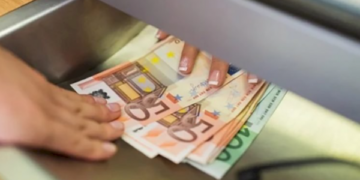 Nuk ka shtesa në paga as këtë muaj për zyrtarët publikë