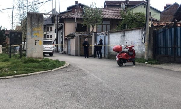 “Mënyrë tejet mizore e veprës”, sa mund të dënohet i dyshuari për vrasjen e nënës në Pejë