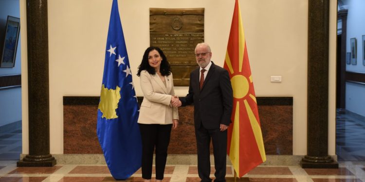 Gjatë takimit me Xhaferin, Osmani: Shqiptarët kontribuan në shtetformimin dhe shtendërtimin e Maqedonisë së Veriut