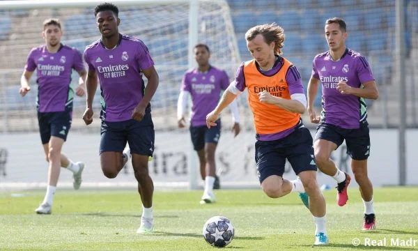 Real Madridi vijon përgatitjet për ndeshjen ndaj Chelseat, munguan dy futbollistë në stërvitje