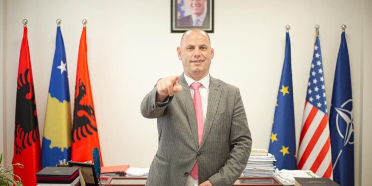 Lladrovci ironizon me Qeverinë: Nga njohja reciproke, problemi ka arritur te Ibri, te ura