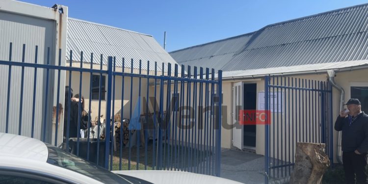 Numër i vogël i votuesve në Kodrën e Minatorëve, nga 550 votues deri tani votuan vetëm 12 persona