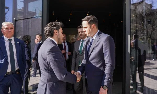 Abazoviqi në LDK, e pret Abdixhiku: Biseduam për zhvillimet e fundit politike
