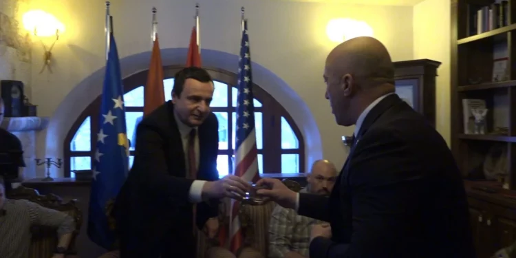 Pse e shërbeu Kurtin me raki në Ramazan? Haradinaj shpjegon çka ndodhi në Gllogjan në takimin me Kurtin