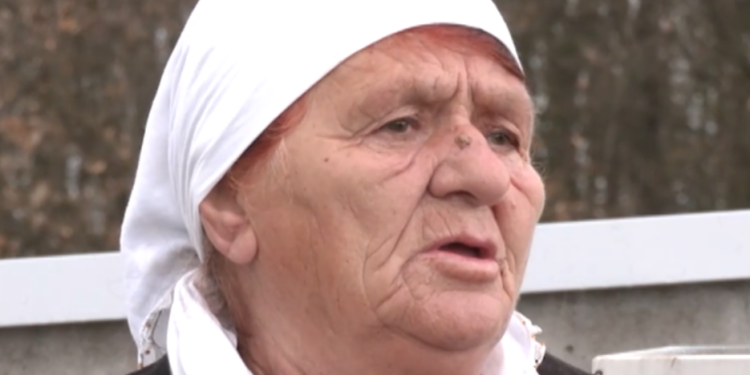 Nëna rrëfen përpjekjet për ta shpëtuar djalin, të cilin serbët ia vranë në Masakrën e Çikatovës