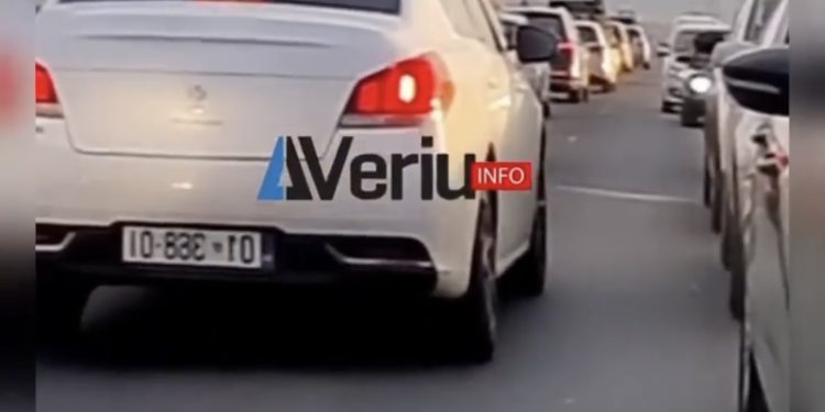 Ministri Peci “hallakat” magjistralen Prishtinë – Mitrovicë me veturë zyrtare që të arrijë iftarin me kohë