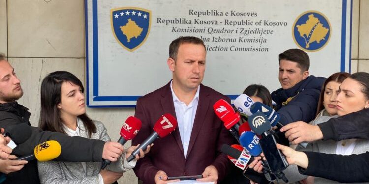 Shtyhet për të mërkurën mbledhja e KQZ-së, Elezi jep detaje