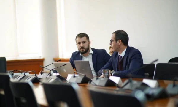 Deputetët opozitarë lëshojnë mbledhjen e Komisionit për Buxhet ende pa filluar