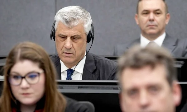 Profesoresha angleze: Gjyqi ndaj Hashim Thaçit në Hagë, nuk do të ulë tensionet në Ballkan