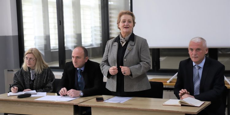 Zhvillim epokal! Drejtoria Komunale e Arsimit në Mitrovicë tregon se mbajti takim me drejtorët e shkollave