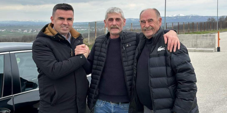 Publikohet fotografia e Naser Pajazitit pak orë pasi u mor vendimi për lirimin e tij