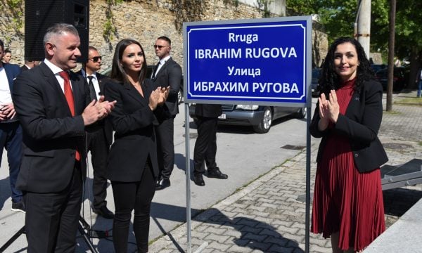 Çairi emëron një rrugë me emrin e Ibrahim Rugovës, merr pjesë presidentja dhe Teuta Rugova
