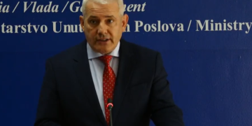 Sveçla shkarkon 6 zyrtarë që dyshohet se shfrytëzuan pronën publike për “Rent a car”