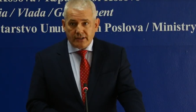 Sveçla shkarkon 6 zyrtarë që dyshohet se shfrytëzuan pronën publike për “Rent a car”