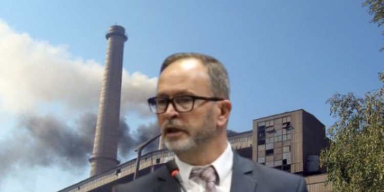 Drejtori i KEK-ut e mbron veten me para të KEK-ut