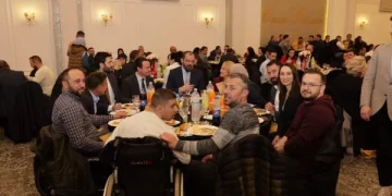 Iftari i kompromisit, a do t’i bëjë përsëri për vete Kurti deputetët e pakënaqur