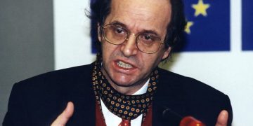 Hasallari tregon si e mbrojtën elezhanasit presidentin Rugova nga disa policë serbë