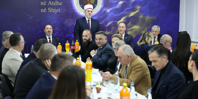 Haradinaj shtron iftar për myftiun Tërnava dhe bashkëpunëtorët e tij nga Bashkësia Islame