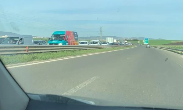 Kolona të gjata, bllokohet autostrada Prishtinë-Fushë Kosovë