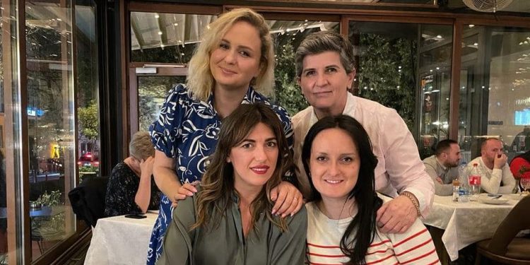 Ministrja Haxhiu sonte në iftar me kabinetin saj