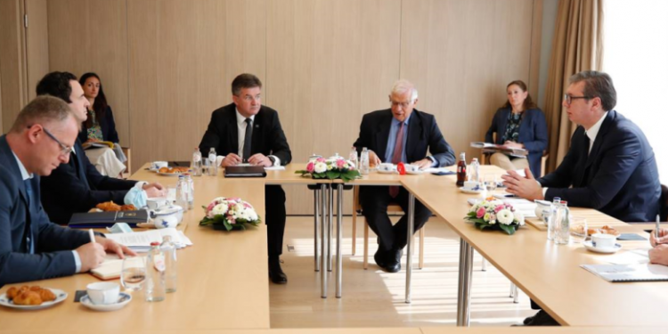 DW: BE-ja nuk do të humbasë më kohë në Kosovë