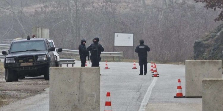 Policia kapi dy postierë të Serbisë në veri, iu gjetën Dinarë në vlerë mbi 100 mijë euro të padeklaruara