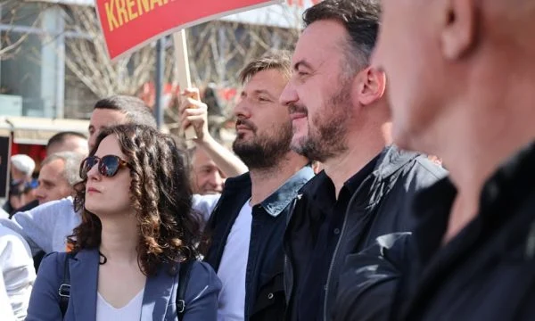 Molliqaj: Qeveria Kurti është anti-UÇK, por gjurma e Ushtrisë Çlirimtare shkeli sot Sheshin