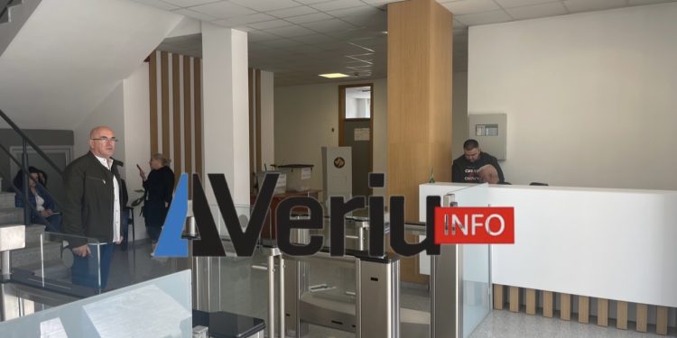 LAJMI I FUNDIT: Procesi zgjedhor po rrjedh normalisht në Lagjen e Boshnjakëve, në qendrën e votimit në objektin e komunës deri tani votuan rreth 40 persona