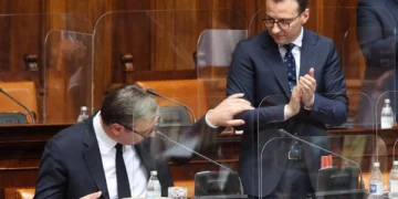 Petkovic i del në mbrojtje shefit, i reagon Velës pas fjalëve për Vucicin