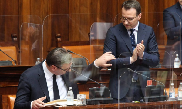 Petkovic i del në mbrojtje shefit, i reagon Velës pas fjalëve për Vucicin