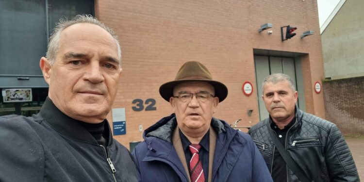 Gjeneral Kudusi Lama e Nait Hasani vizitojnë krerët e UÇK-së në Hagë