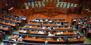 Mungesa e kuorumit shtyn votimin e rezolutës për KEK-un