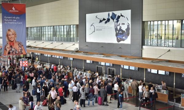Aeroporti i Prishtinës u kërcënua sërish me bombë