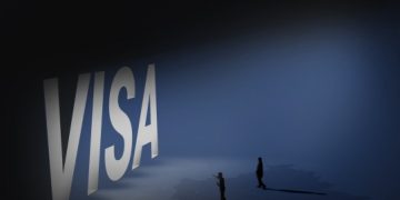 Kosovarët tani mund ta hapin shampanjën, pas 13 vjetësh premtime e pritje u hiqen vizat