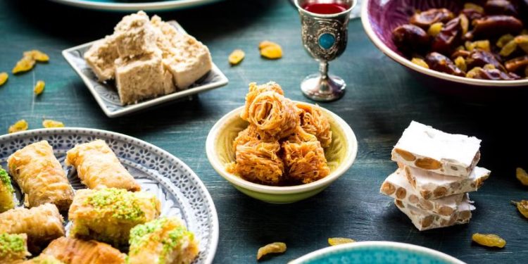 Tryeza e Bajramit, A janë këto ushqimet dhe ëmbëlsirat që do i përgatisni nesër për festë?