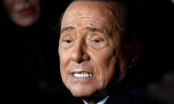 Berlusconi ndodhet në kujdes intensiv
