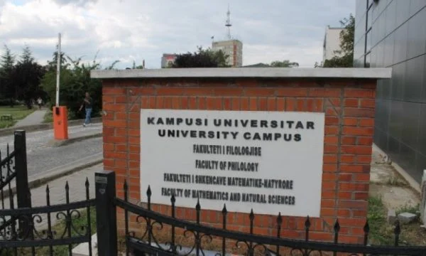 Suspendohet profesori Bekim Bejta, studentët kërkojnë përjashtimin e tij