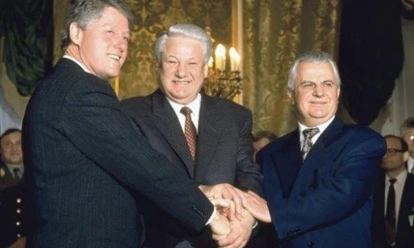 Clinton pendohet për Memorandumin e Budapestit: Gabimi i madh në 1994
