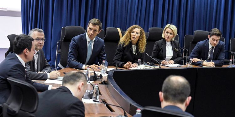 Kurti në takim me ekspertë të Ballkanit Perëndimor, i njofton për progresin në dy vite qeverisje